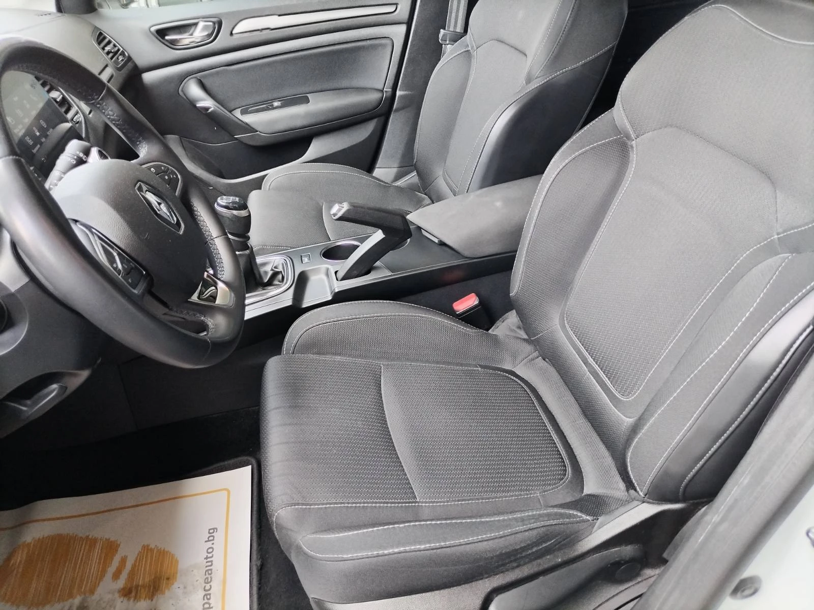 Renault Megane 1.0Tce/ 115к.с./КАПАРИРАН!, снимка 11 - Автомобили и джипове - 54763692