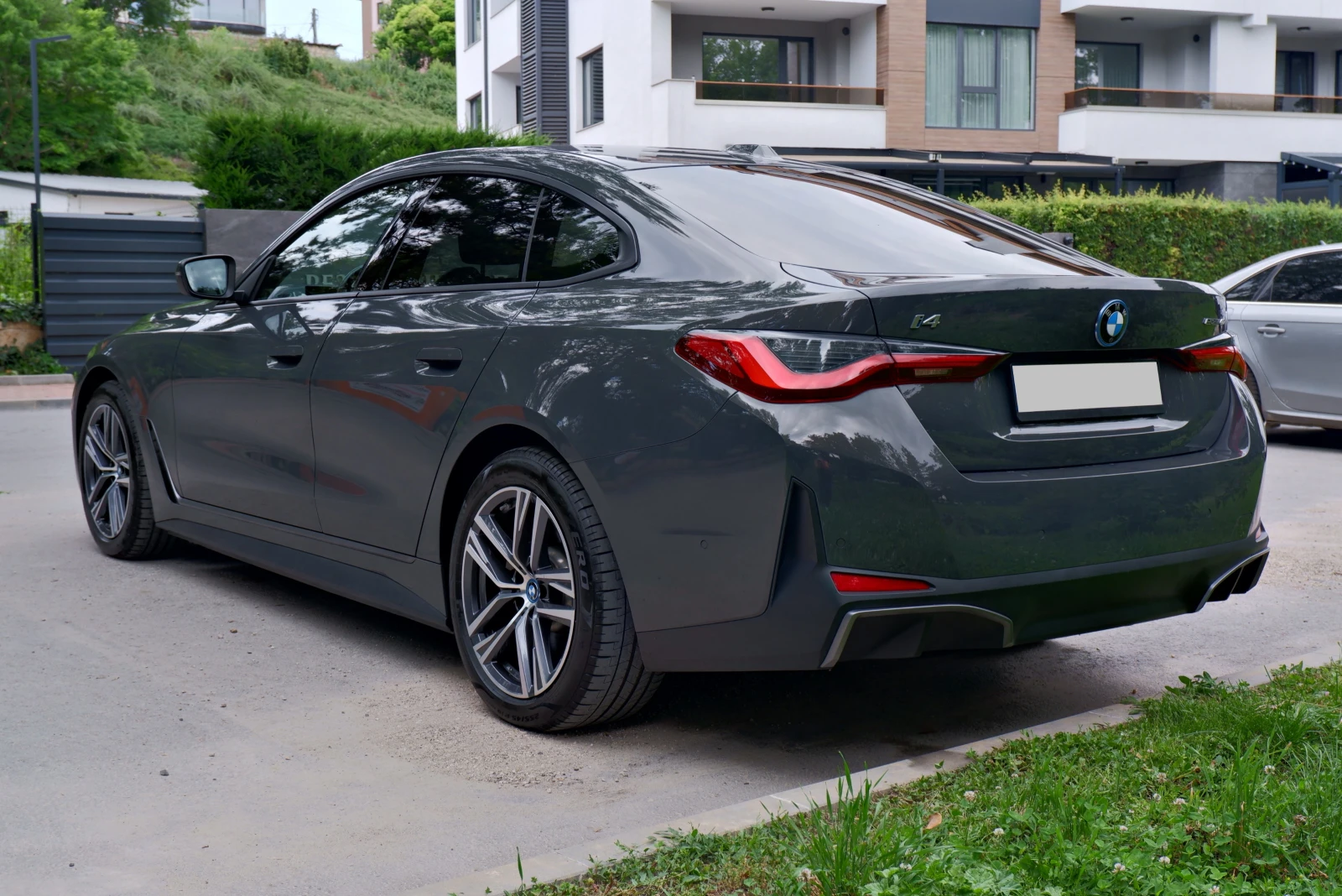 BMW i4 eDrive40, снимка 3 - Автомобили и джипове - 55067309