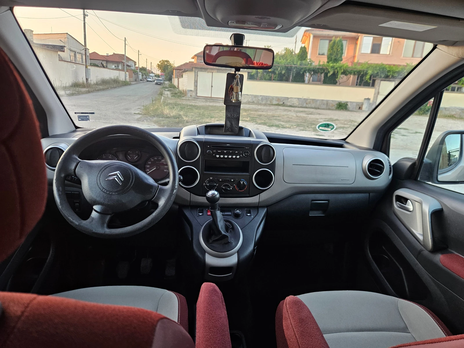 Citroen Berlingo 1.6 TDI , снимка 12 - Автомобили и джипове - 55480673
