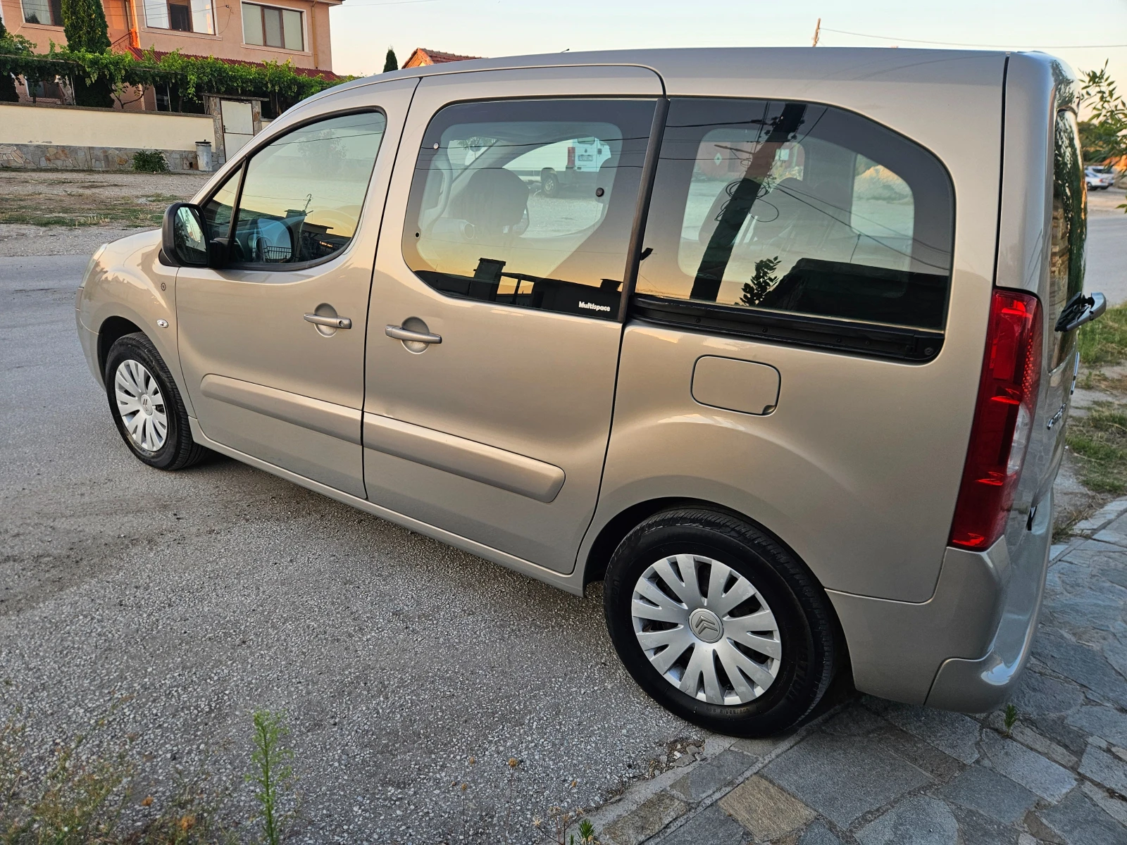 Citroen Berlingo 1.6 TDI , снимка 7 - Автомобили и джипове - 55480673
