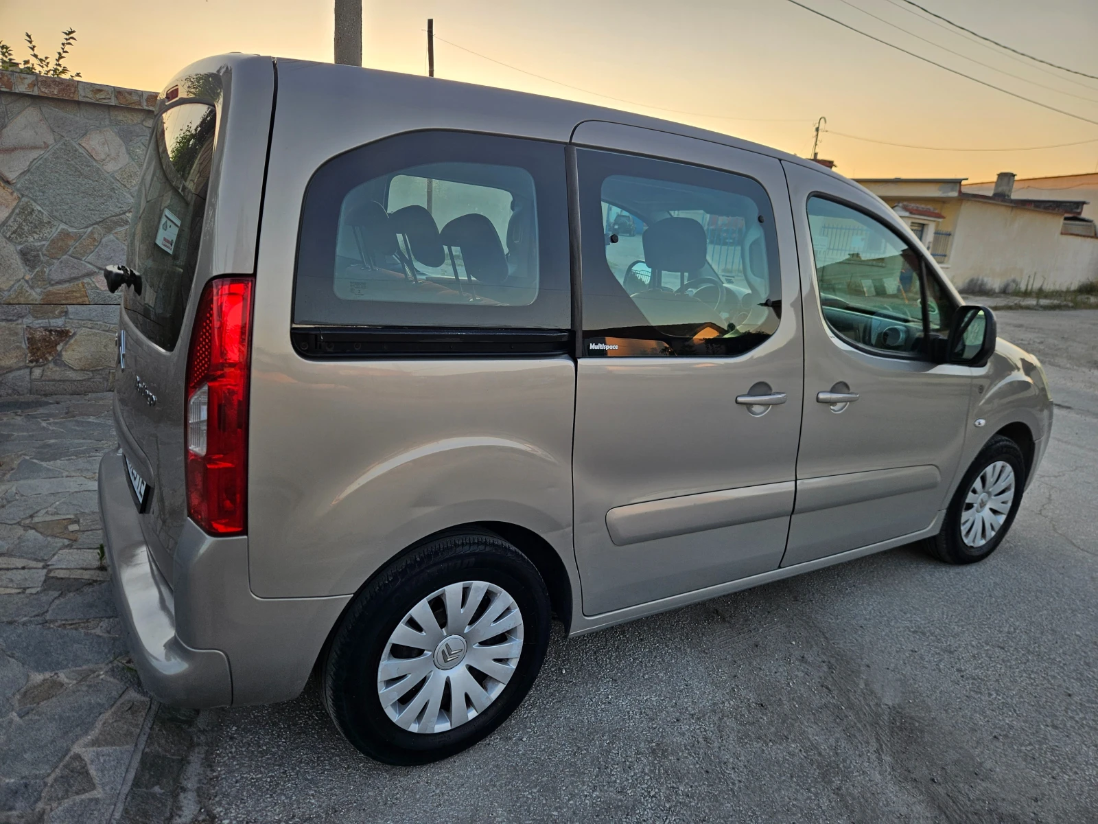Citroen Berlingo 1.6 TDI , снимка 5 - Автомобили и джипове - 55480673