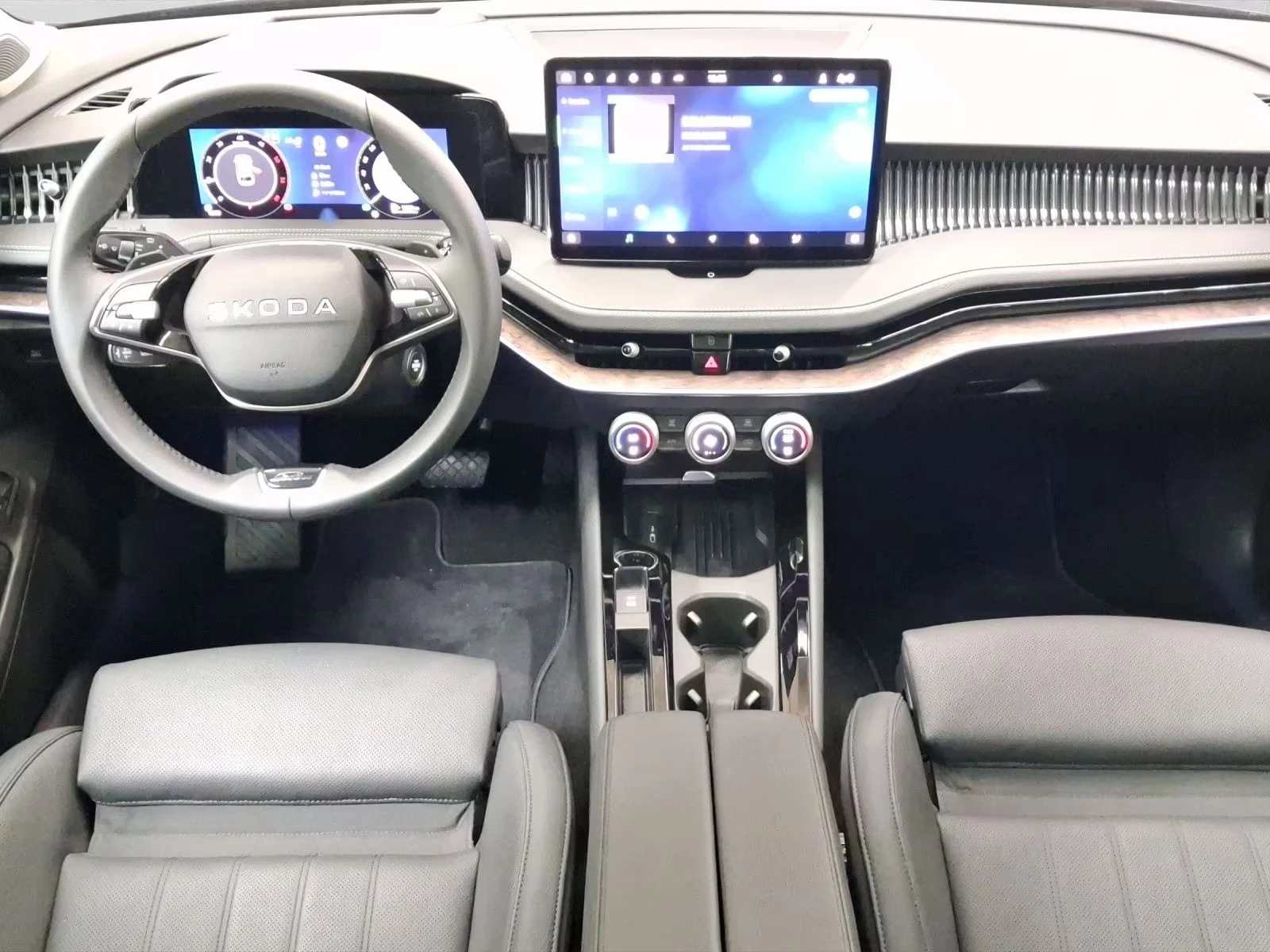 Skoda Superb 2.0 TDI L&K CANTON HEAD-UP PANORAMA MATRIX-LED , снимка 4 - Автомобили и джипове - 55645216