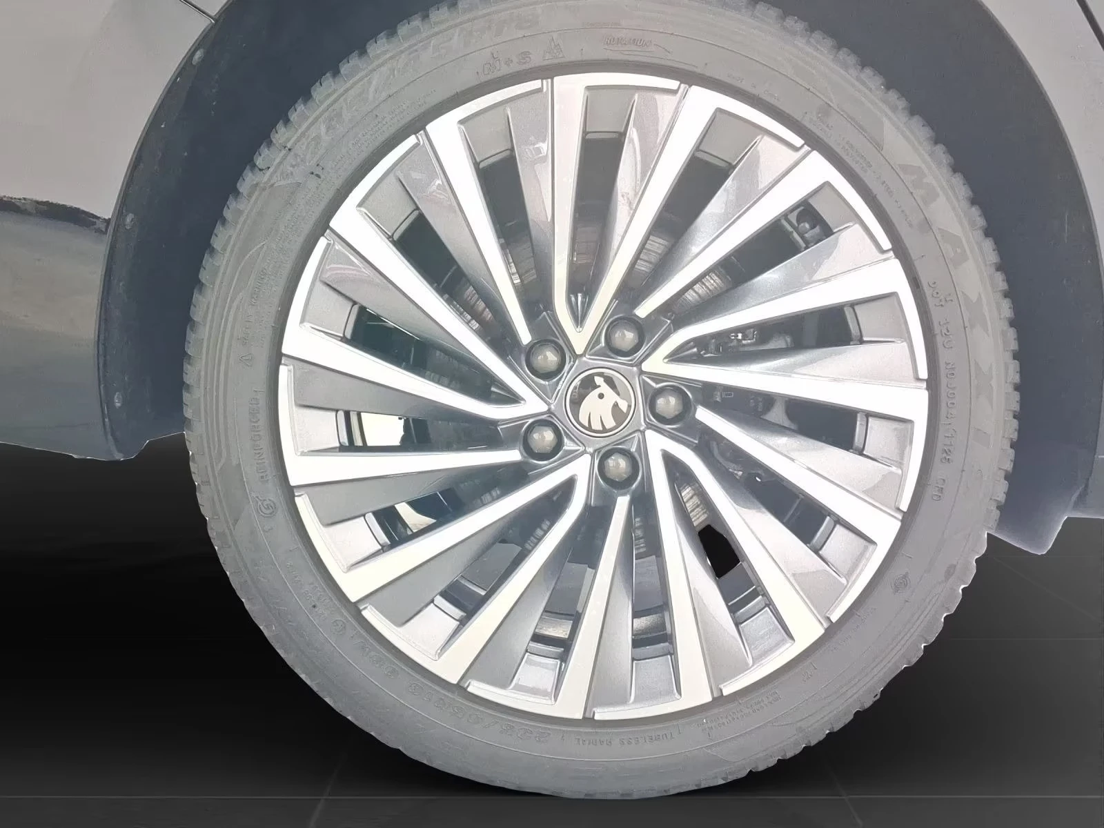 Skoda Superb 2.0 TDI L&K CANTON HEAD-UP PANORAMA MATRIX-LED , снимка 3 - Автомобили и джипове - 55645216