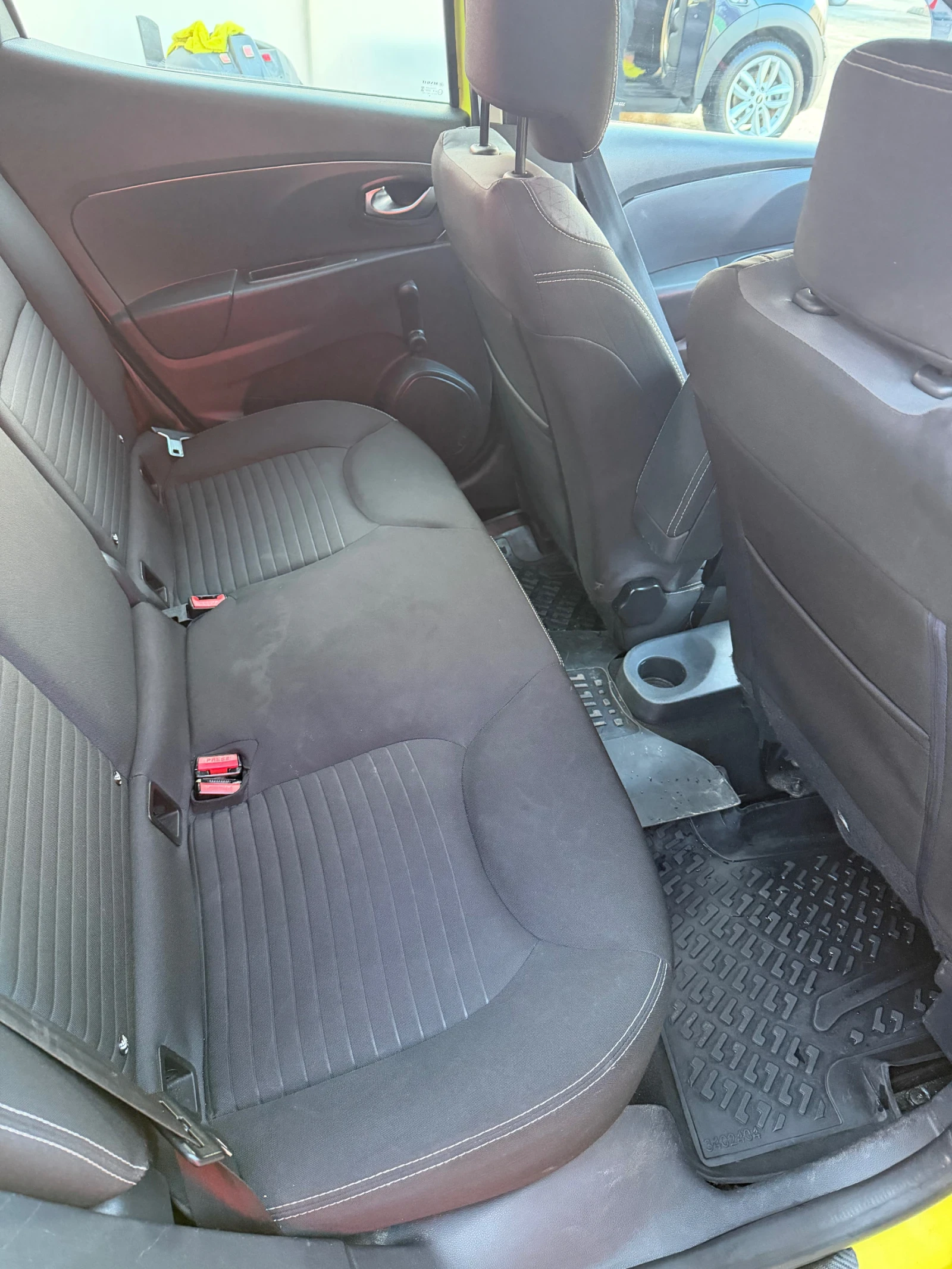 Renault Clio 1.5, снимка 5 - Автомобили и джипове - 55832790