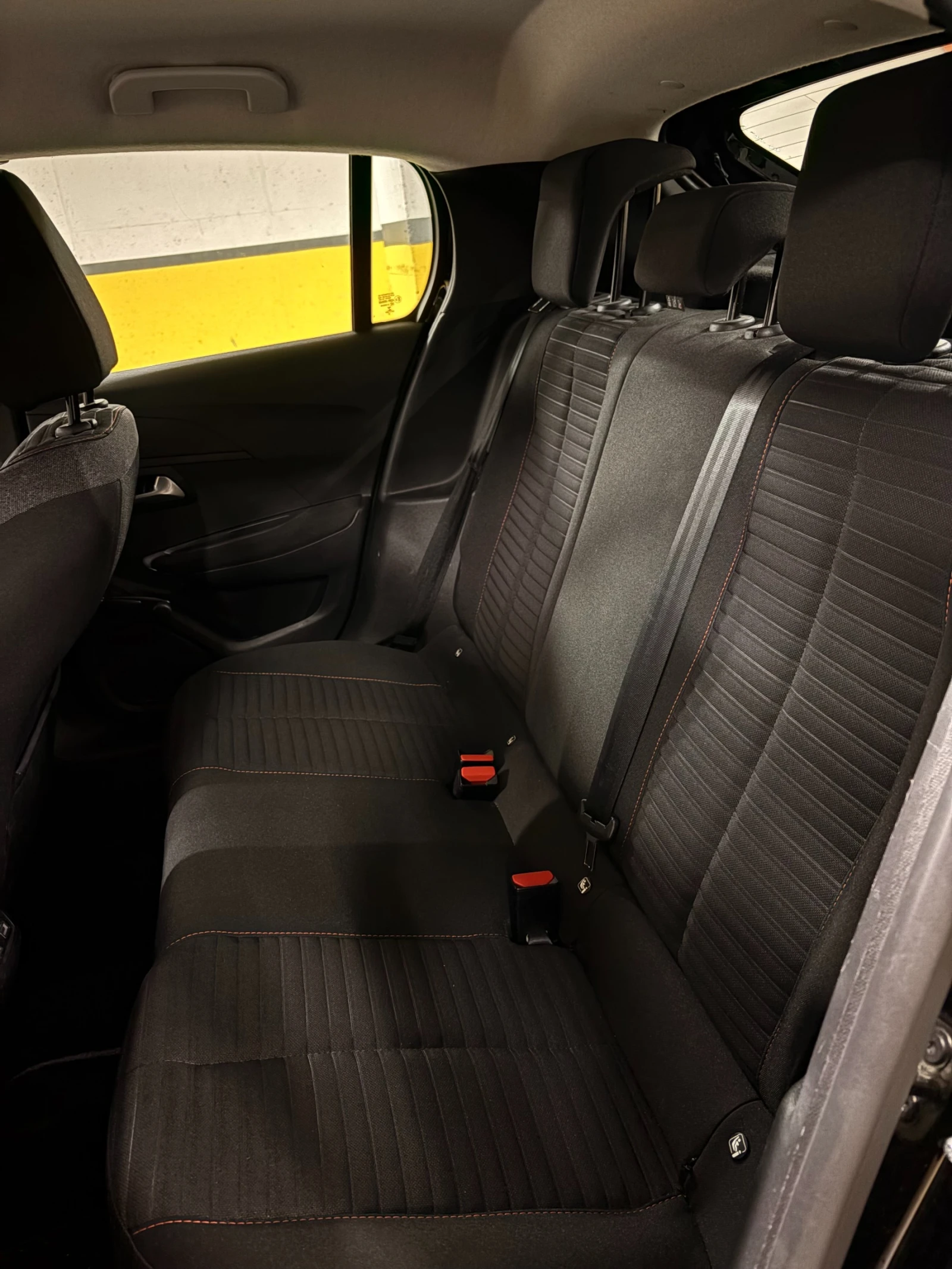 Peugeot 208, снимка 13 - Автомобили и джипове - 56442857