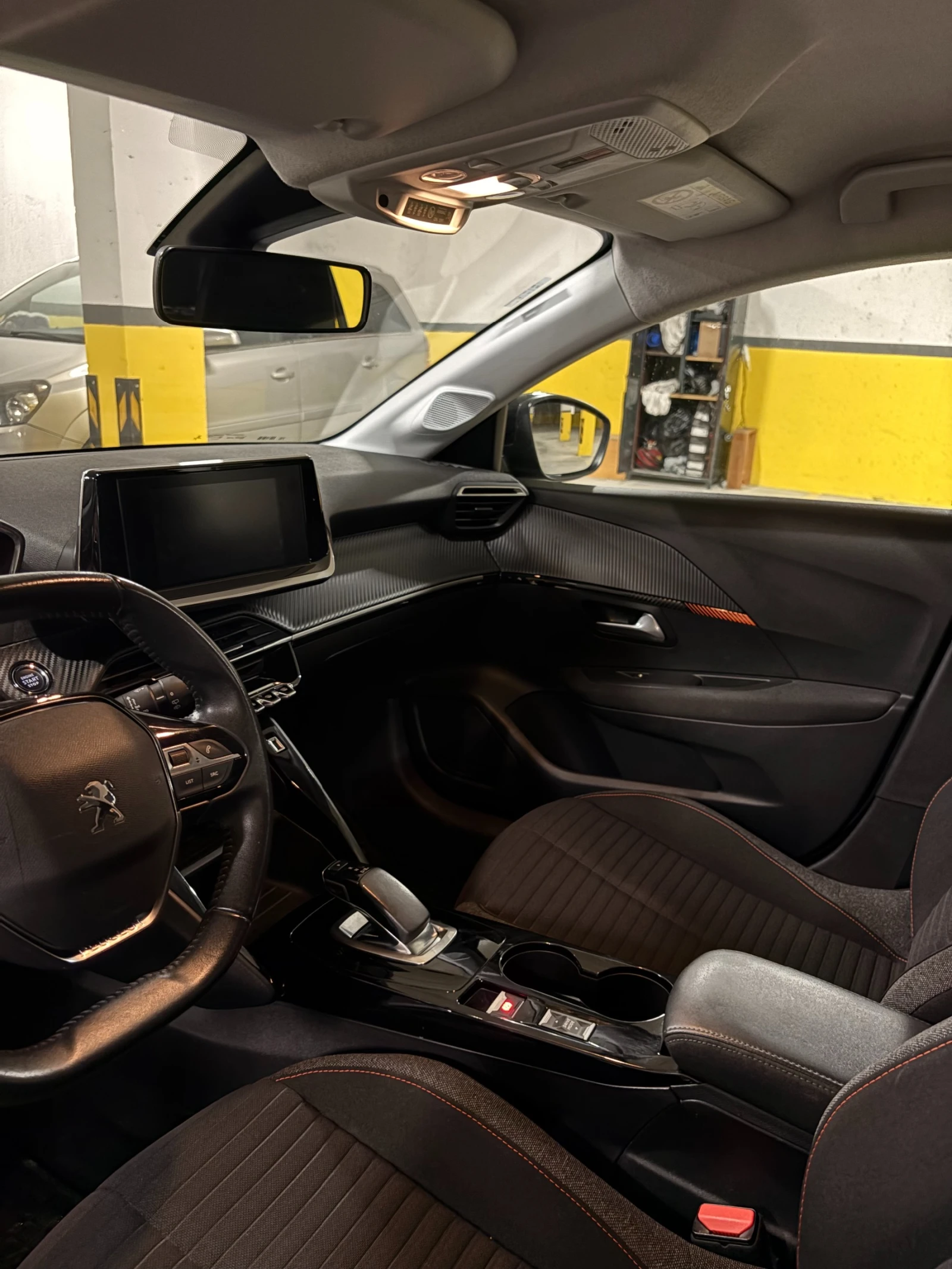 Peugeot 208, снимка 12 - Автомобили и джипове - 56442857