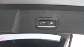 Volvo XC40 2.0 B4 Ultra Dark, снимка 16