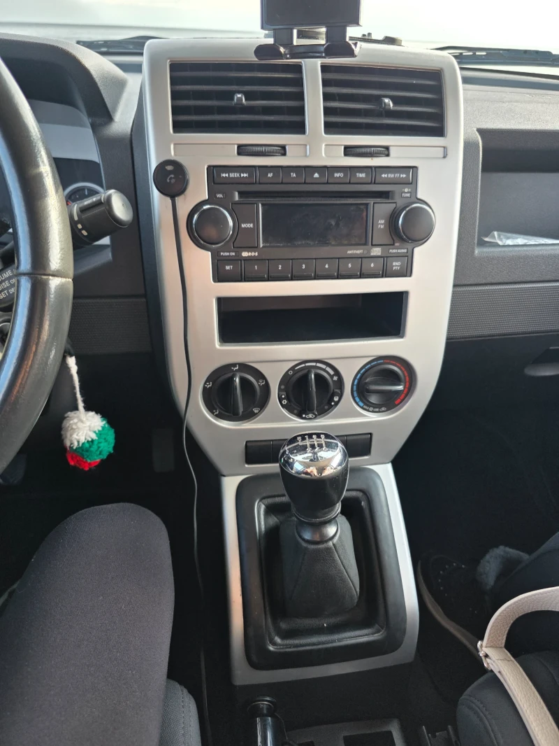 Jeep Patriot 2.0 CRDI 4x4, снимка 11 - Автомобили и джипове - 53066540