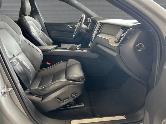 Volvo XC60 B4 AWD = Plus Dark = Гаранция  - изображение 7