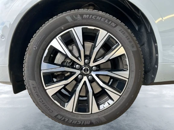 Volvo XC60 B4 AWD = Plus Dark = Гаранция  - изображение 5