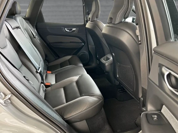 Volvo XC60 B4 AWD = Plus Dark = Гаранция  - изображение 8