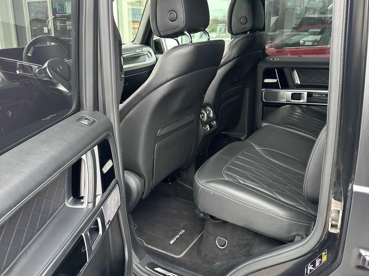 Mercedes-Benz G 63 AMG * МАСАЖИ* ДИСТРОНИК* ОБДУХВАНЕ* 360 КАМЕРА* , снимка 12 - Автомобили и джипове - 53910818