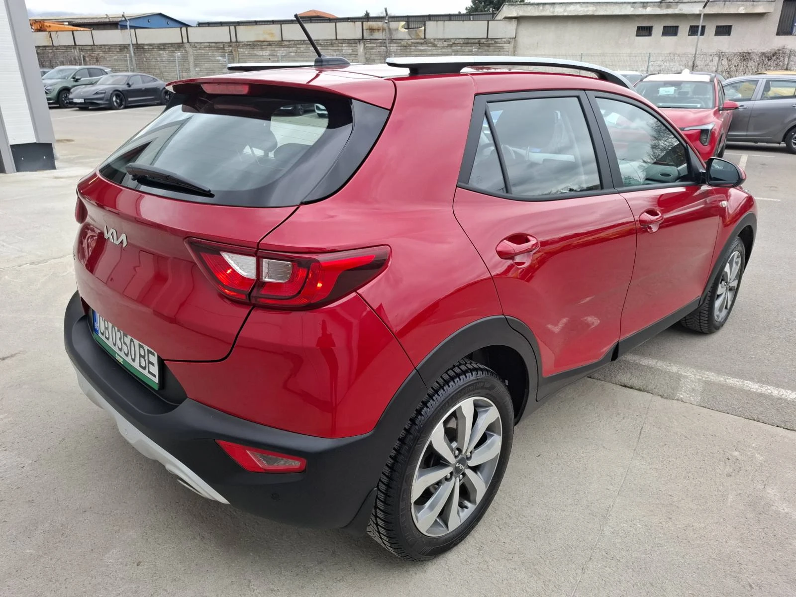 Kia Stonic 1.0 ТУРБО ГАРАНЦИЯ, снимка 4 - Автомобили и джипове - 53957097
