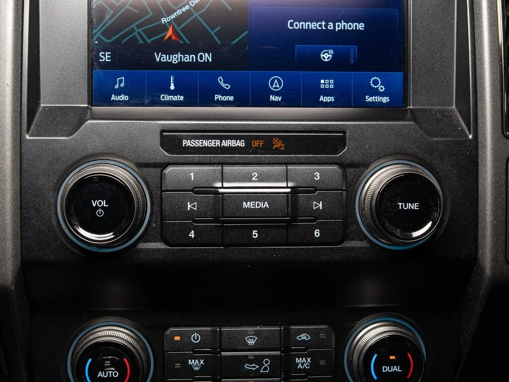 Ford Raptor SuperCrew 4WD * 68827км!* АвтоКредит* (ЦЕНА ДО БГ), снимка 13 - Автомобили и джипове - 54116840