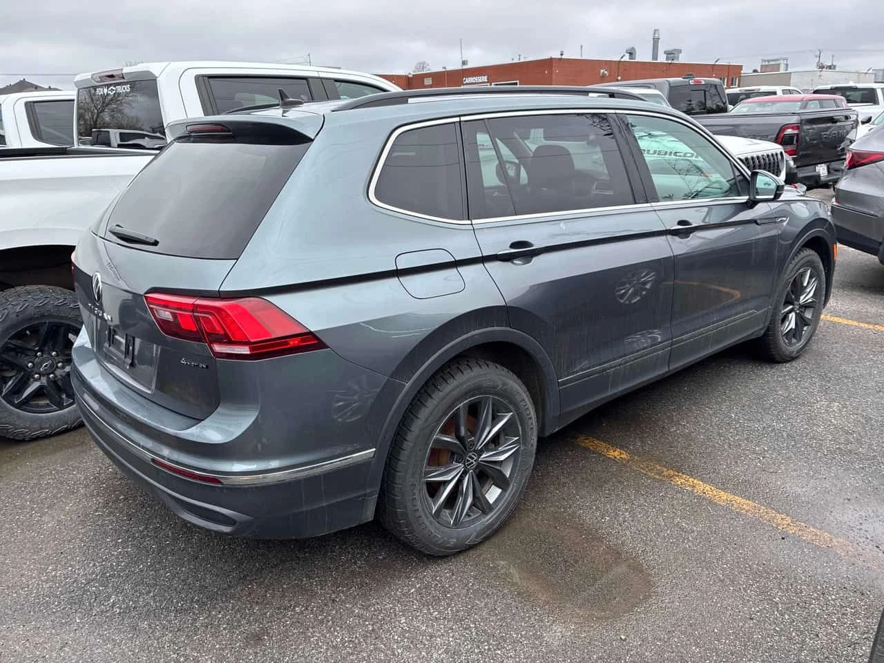 VW Tiguan * COMFORTLINE * 2 КЛЮЧА* KEYLESS* PANO* ПОДГРЕВ* , снимка 3 - Автомобили и джипове - 54441900