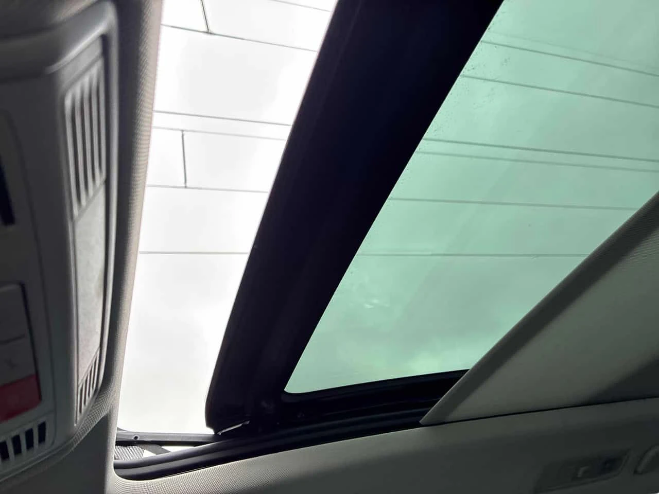 VW Tiguan * COMFORTLINE * 2 КЛЮЧА* KEYLESS* PANO* ПОДГРЕВ* , снимка 15 - Автомобили и джипове - 54441900