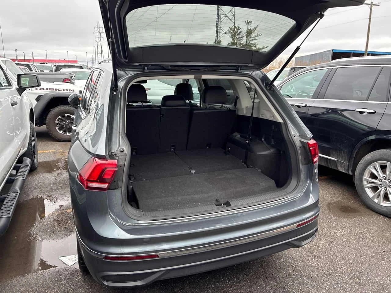 VW Tiguan * COMFORTLINE * 2 КЛЮЧА* KEYLESS* PANO* ПОДГРЕВ* , снимка 14 - Автомобили и джипове - 54441900