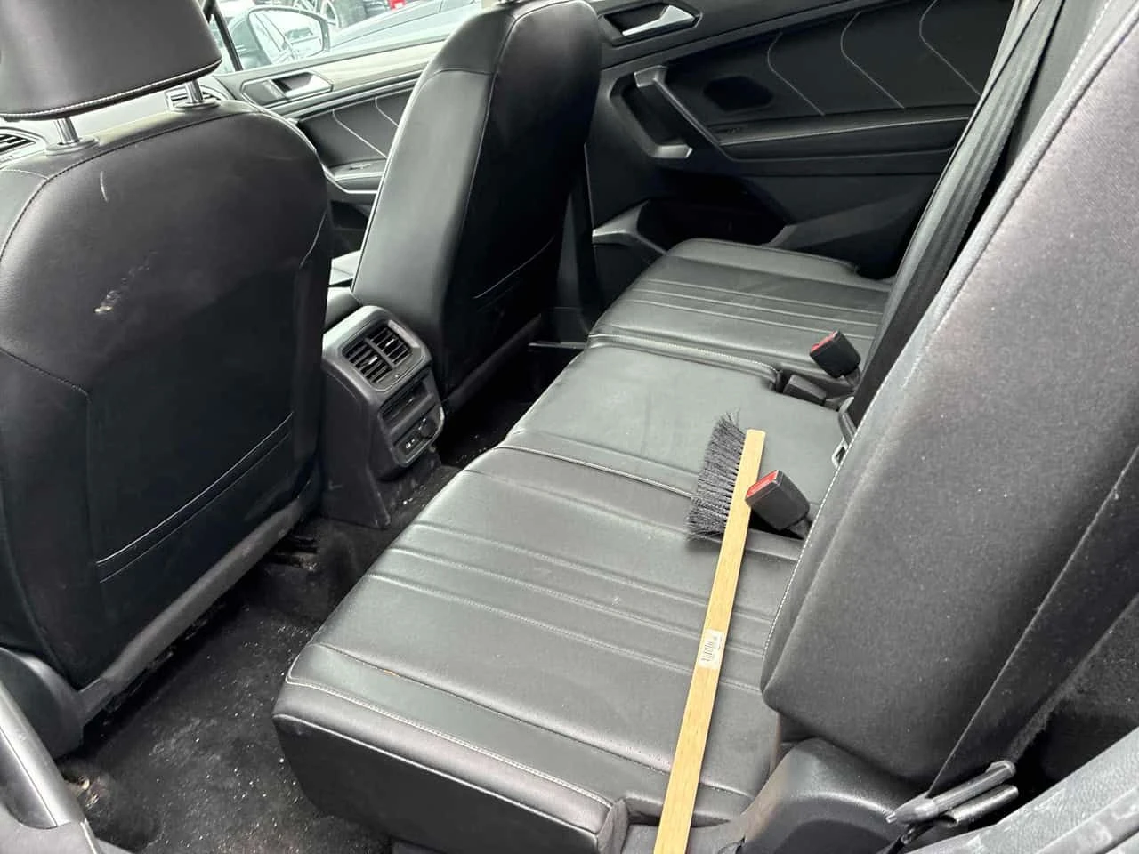 VW Tiguan * COMFORTLINE * 2 КЛЮЧА* KEYLESS* PANO* ПОДГРЕВ* , снимка 13 - Автомобили и джипове - 54441900