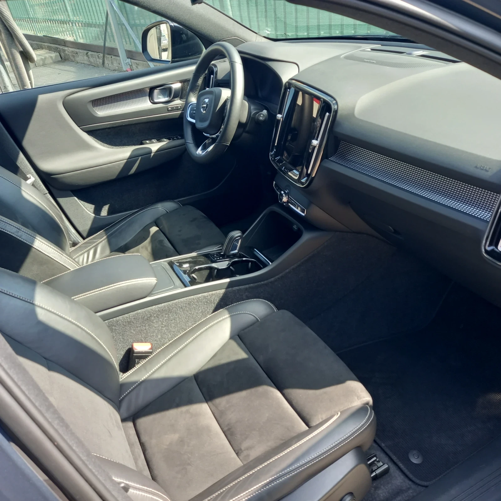 Volvo XC40, снимка 13 - Автомобили и джипове - 54607603