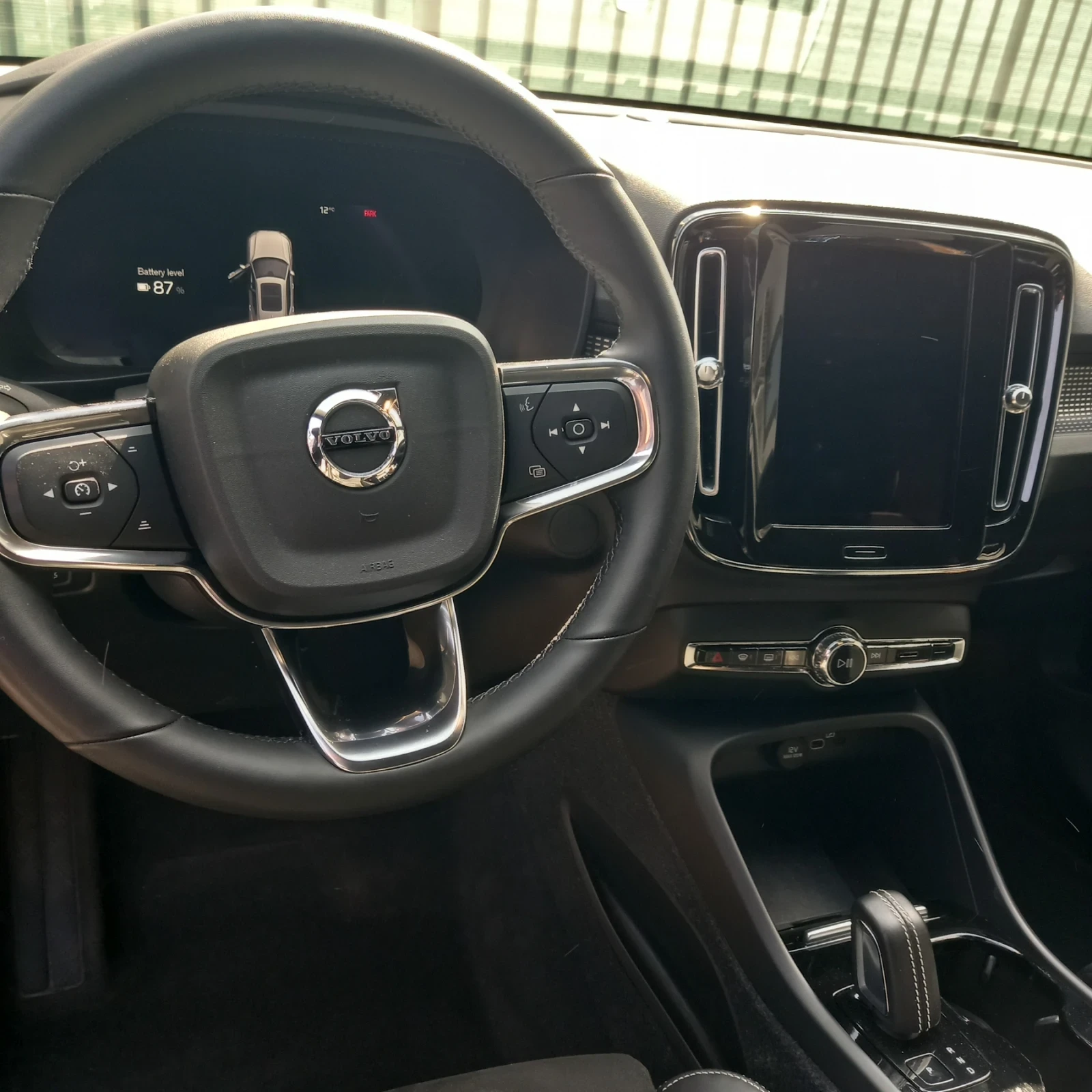 Volvo XC40, снимка 8 - Автомобили и джипове - 54607603