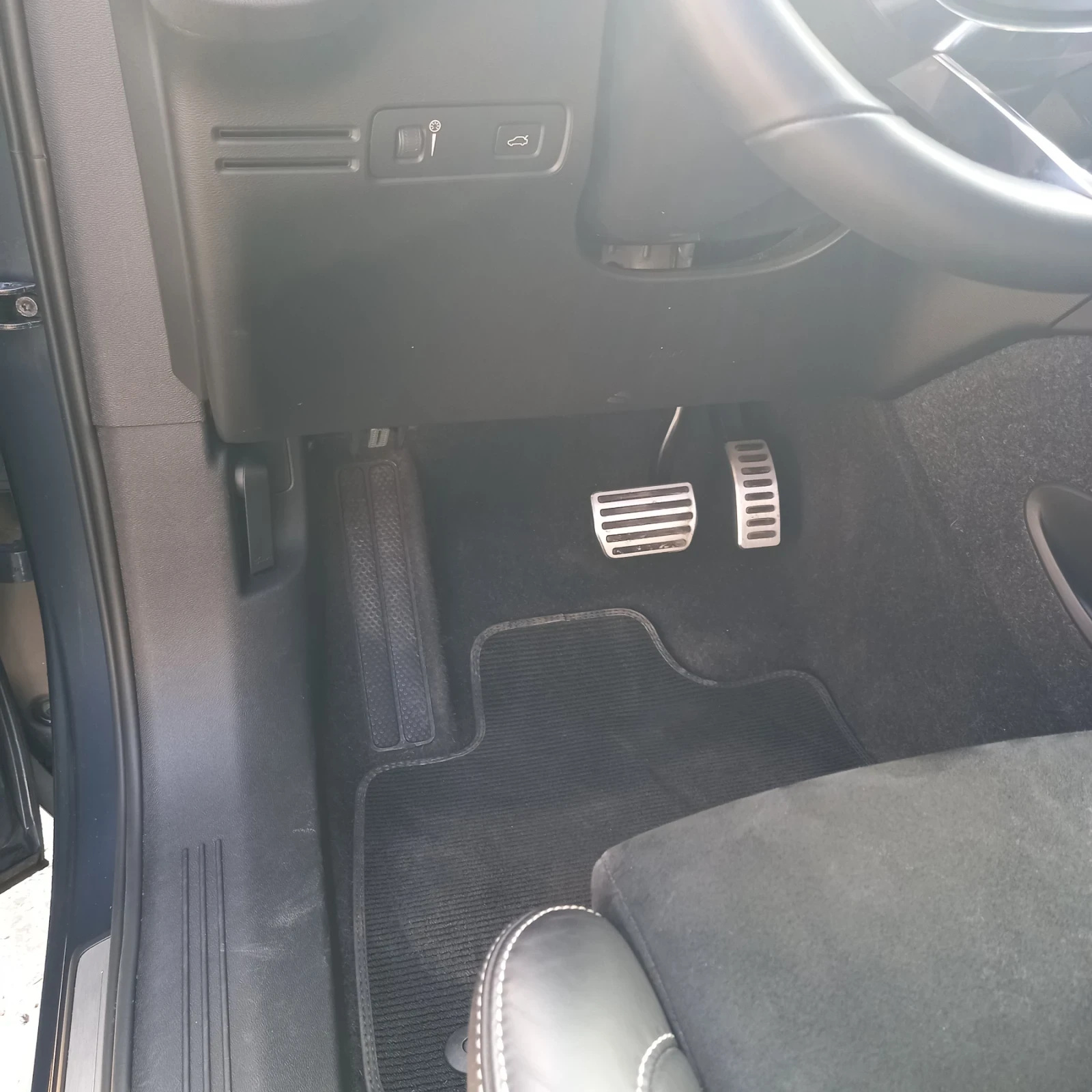 Volvo XC40, снимка 15 - Автомобили и джипове - 54607603