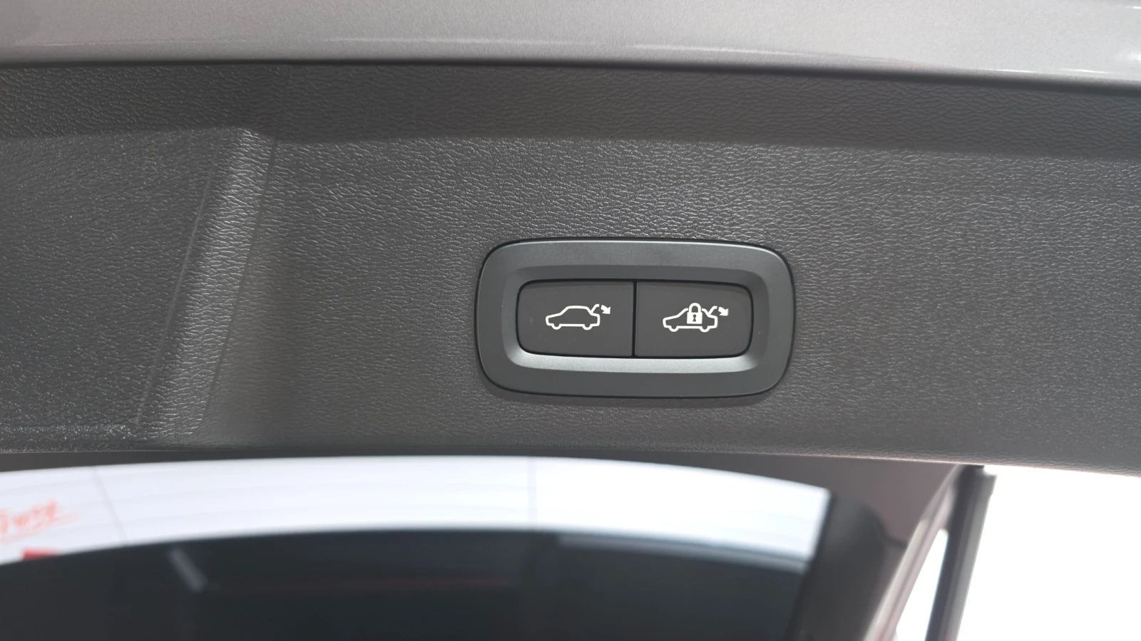Volvo XC40 2.0 B4 Ultra Dark, снимка 16 - Автомобили и джипове - 55146296