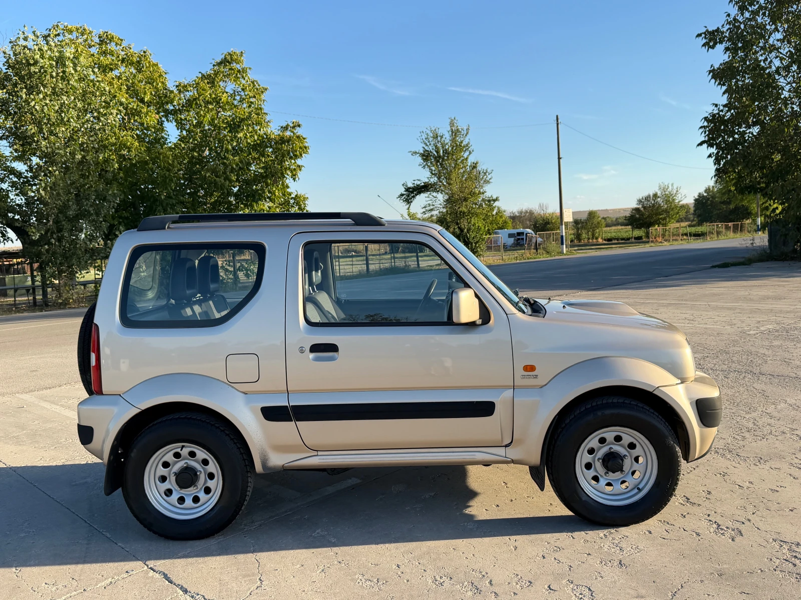 Suzuki Jimny, снимка 17 - Автомобили и джипове - 55956857