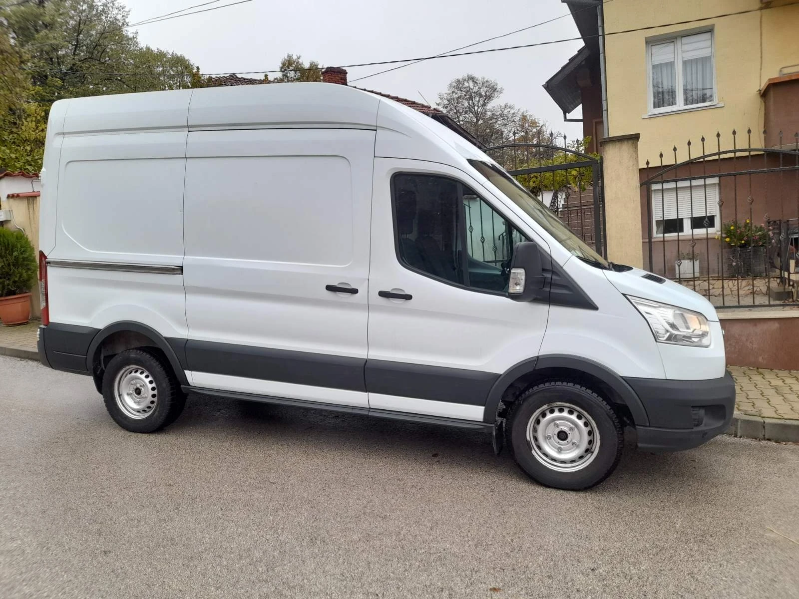 Ford Transit 2.2 климатик, снимка 17 - Бусове и автобуси - 56742041