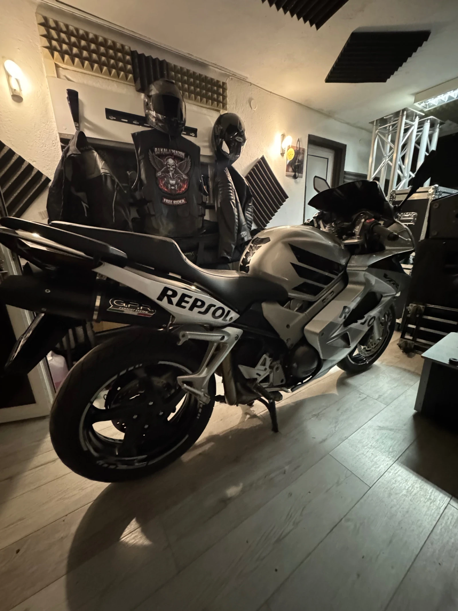 Honda Vfr 800 Vtec, снимка 13 - Мотоциклети и мототехника - 55179709