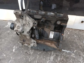 Блок,двигател рено туинго 1.2 бензин d7fa800