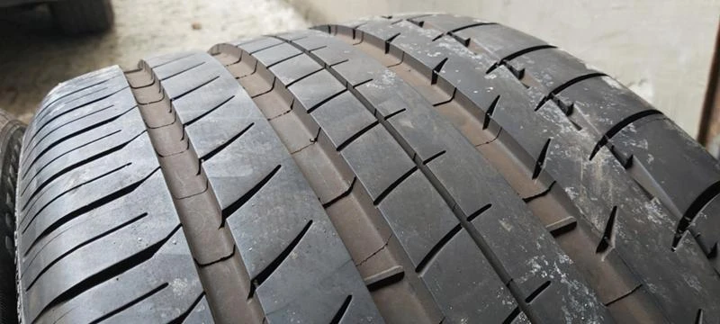 Гуми Летни 295/35R21, снимка 4 - Гуми и джанти - 30924636