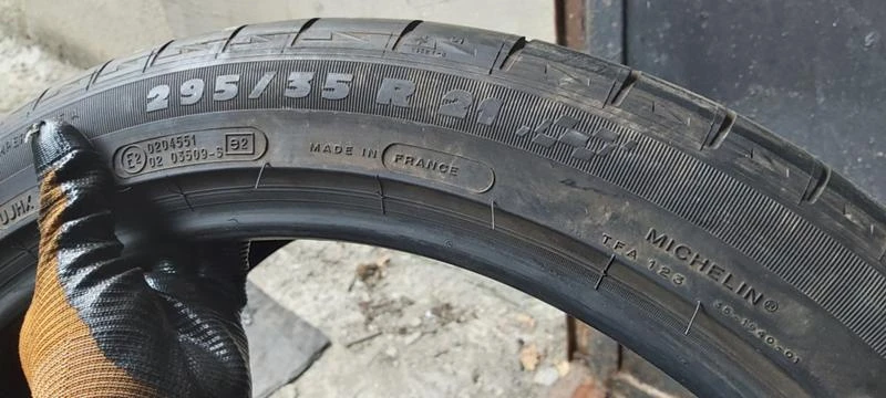 Гуми Летни 295/35R21, снимка 6 - Гуми и джанти - 30924636