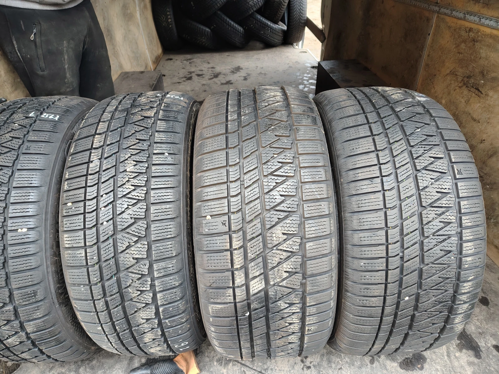 Гуми Зимни 285/45R19