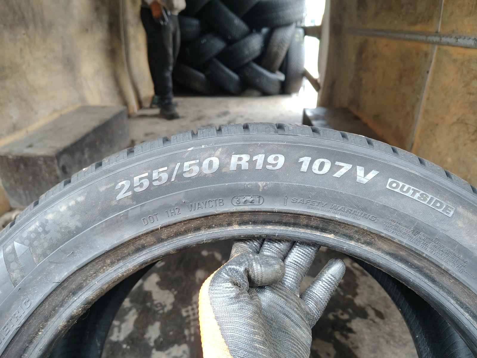 Гуми Зимни 285/45R19, снимка 10 - Гуми и джанти - 54091357