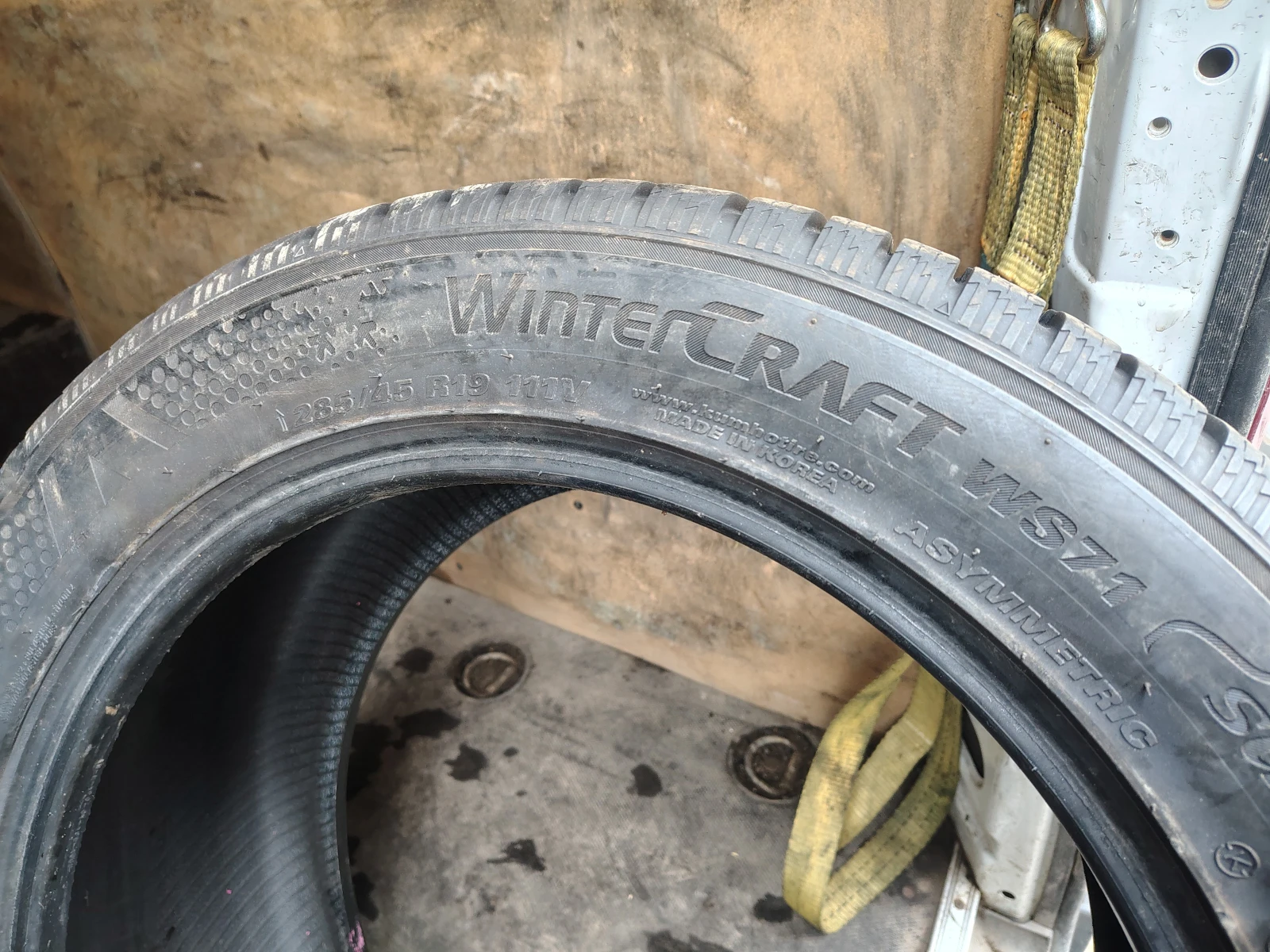 Гуми Зимни 285/45R19, снимка 7 - Гуми и джанти - 54091357