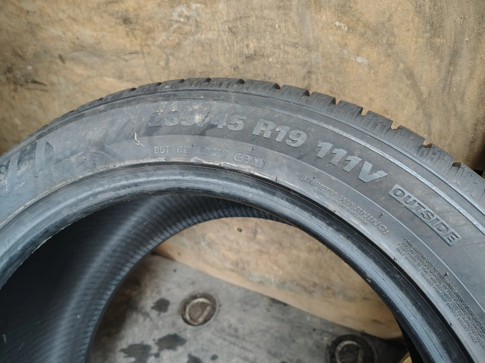 Гуми Зимни 285/45R19, снимка 8 - Гуми и джанти - 54091357