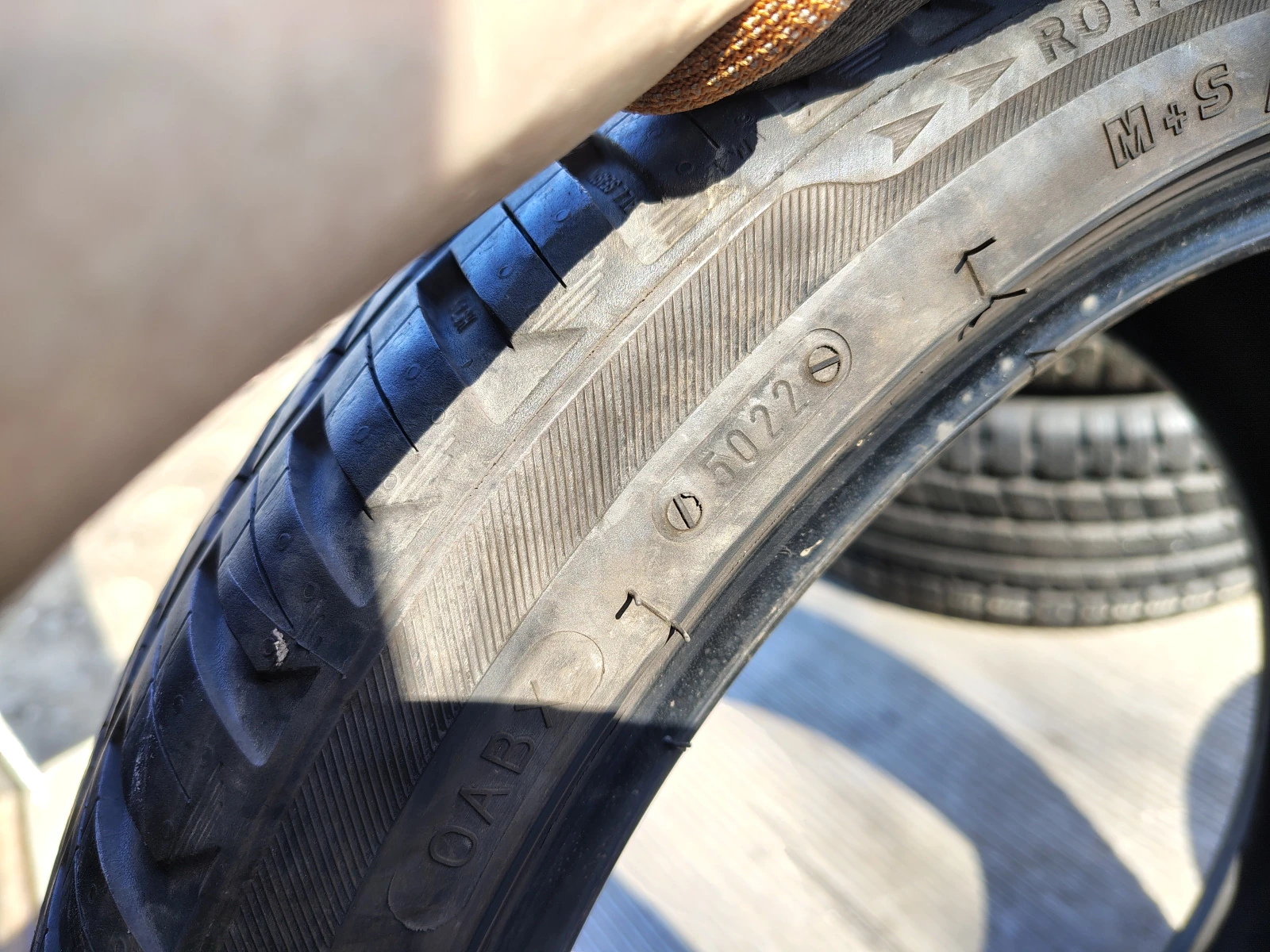 Гуми Всесезонни 225/40R18, снимка 6 - Гуми и джанти - 55841645