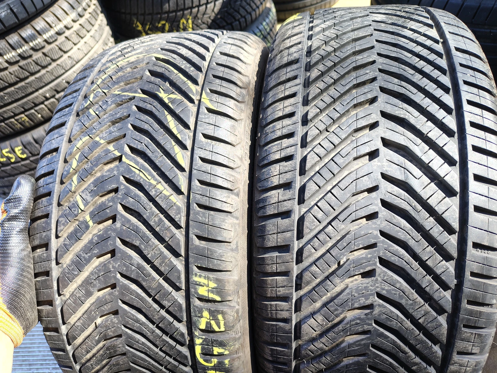 Гуми Всесезонни 225/40R18