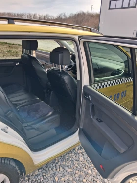 VW Touran - 5300 € / 10365.90 лв. - 90699676 9