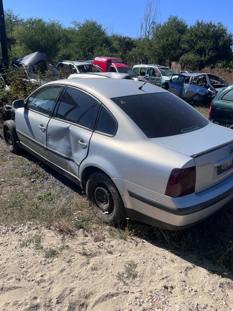 VW Passat 1.8 125 кс, снимка 5 - Автомобили и джипове - 47587390