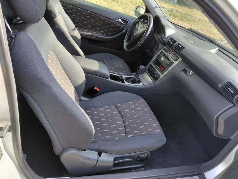 Mercedes-Benz C 220 220, снимка 7 - Автомобили и джипове - 52552627