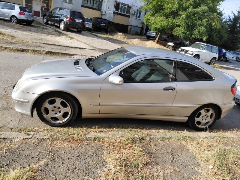 Mercedes-Benz C 220 220, снимка 4 - Автомобили и джипове - 52552627