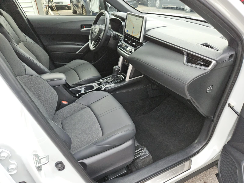 Toyota Corolla Cross 2.0HYbrid4/4x4/LED/CARPLAY/NAVI/ПОДГРЕВ/БЛУТУТ/ТОП, снимка 15 - Автомобили и джипове - 52648076