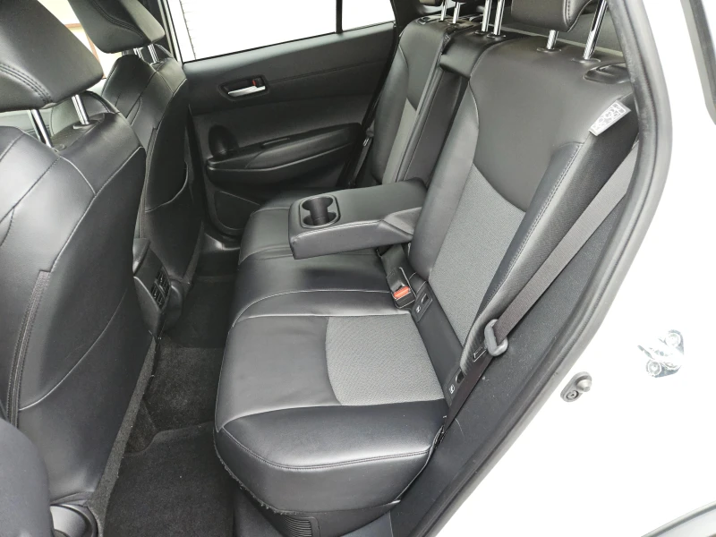 Toyota Corolla Cross 2.0HYbrid4/4x4/LED/CARPLAY/NAVI/ПОДГРЕВ/БЛУТУТ/ТОП, снимка 16 - Автомобили и джипове - 52648076