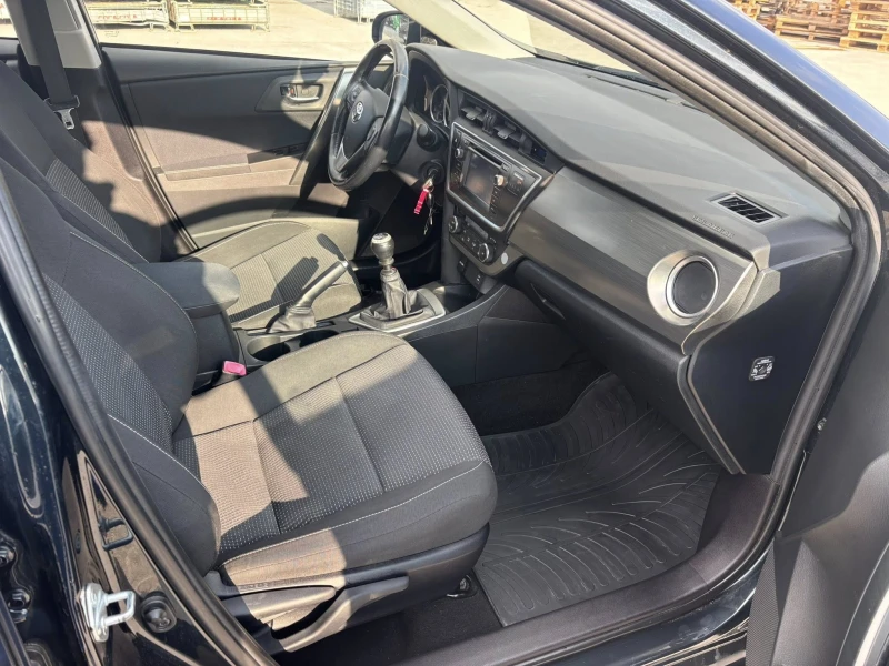 Toyota Auris 1.4 Дизел EURO5, снимка 11 - Автомобили и джипове - 53140845
