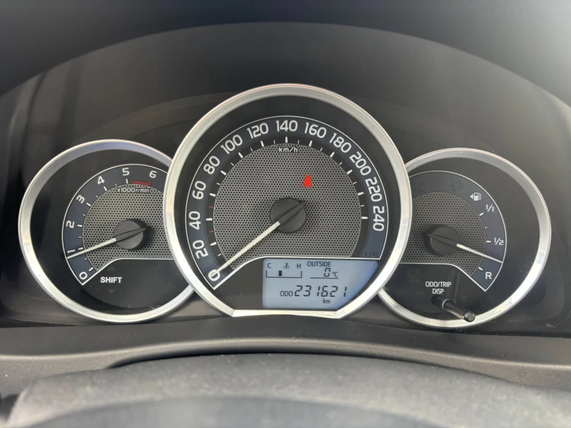 Toyota Auris 1.4 Дизел EURO5, снимка 14 - Автомобили и джипове - 53140845