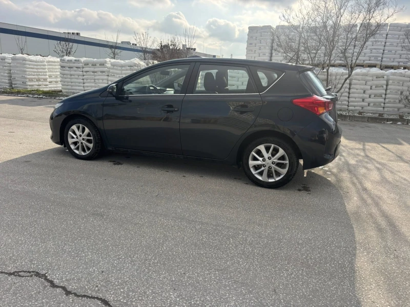 Toyota Auris 1.4 Дизел EURO5, снимка 4 - Автомобили и джипове - 53140845
