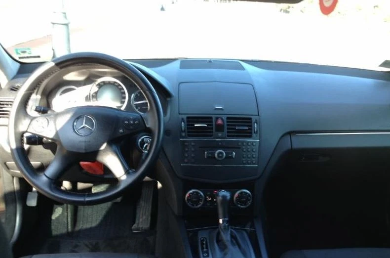 Mercedes-Benz C 220, снимка 8 - Автомобили и джипове - 45731084