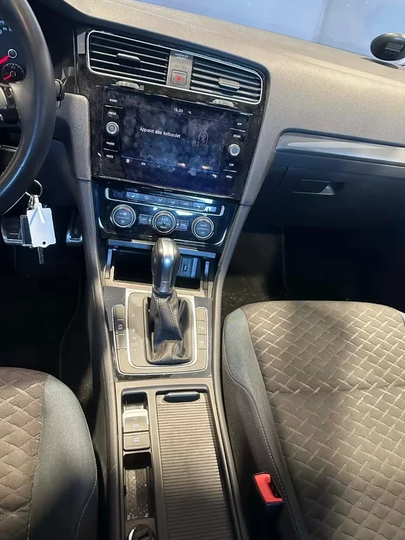 VW Golf 1.6tdi DSG 116ps, снимка 7 - Автомобили и джипове - 54142103