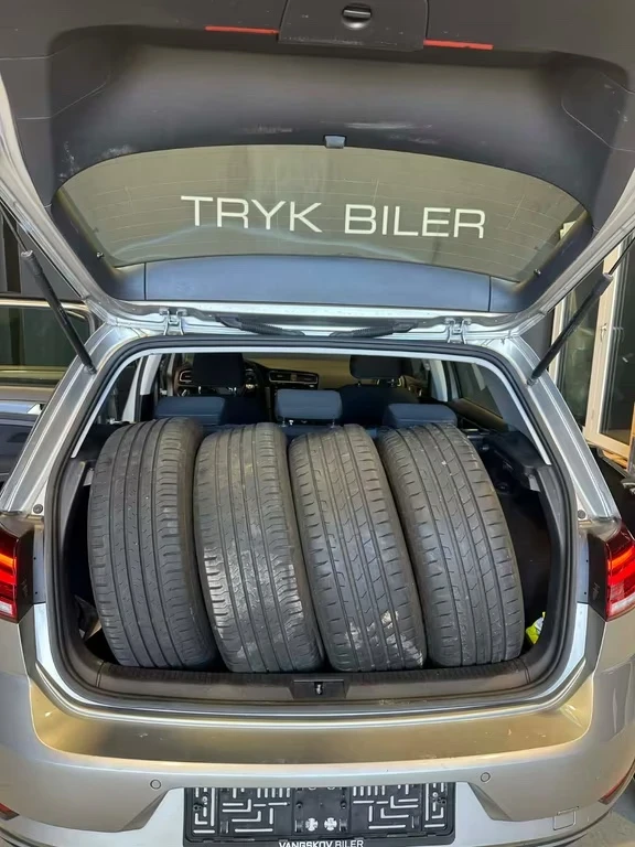 VW Golf 1.6tdi DSG 116ps, снимка 11 - Автомобили и джипове - 54142103